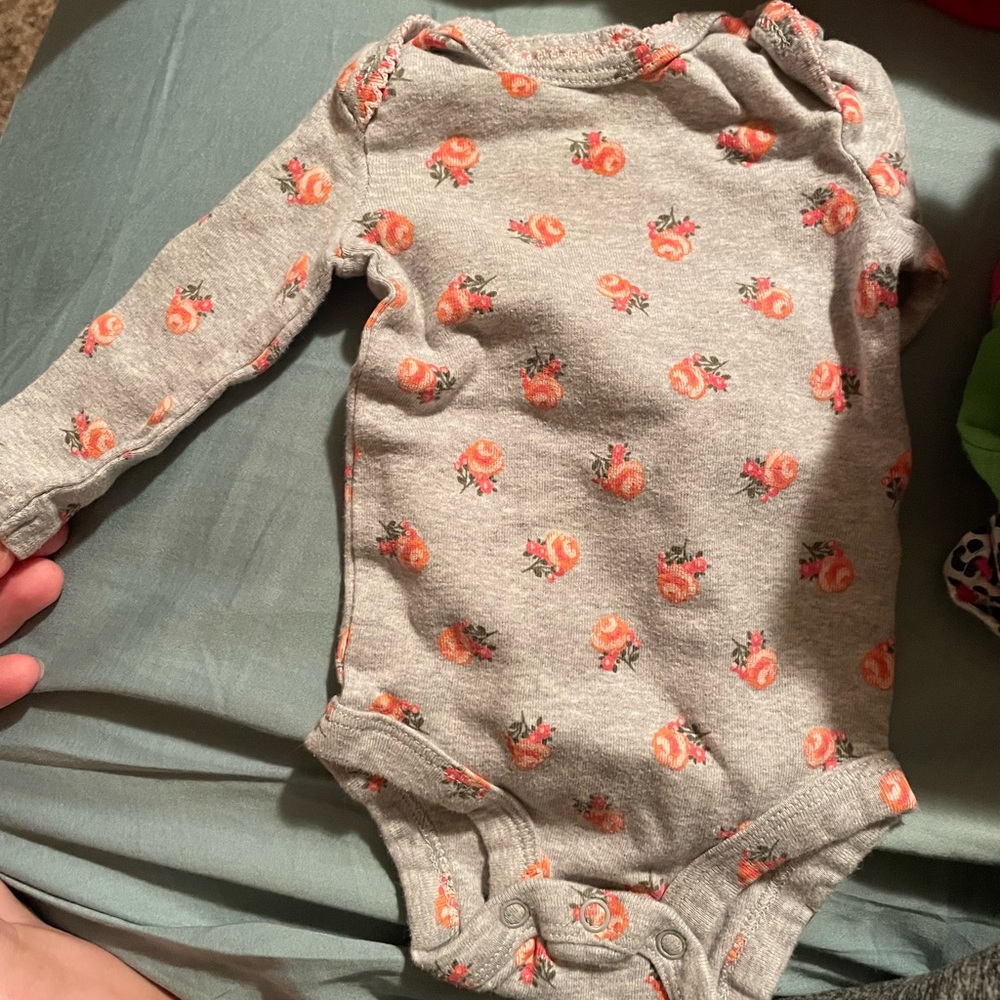 🦕long sleeve onesie 🦕